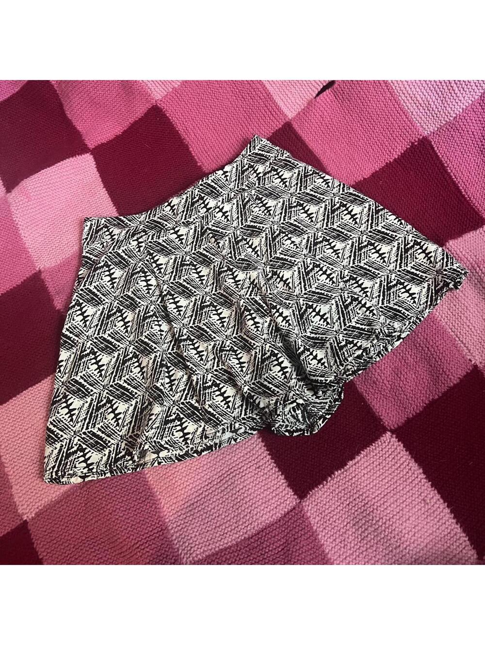 black and white tribal patterned pleated shorts